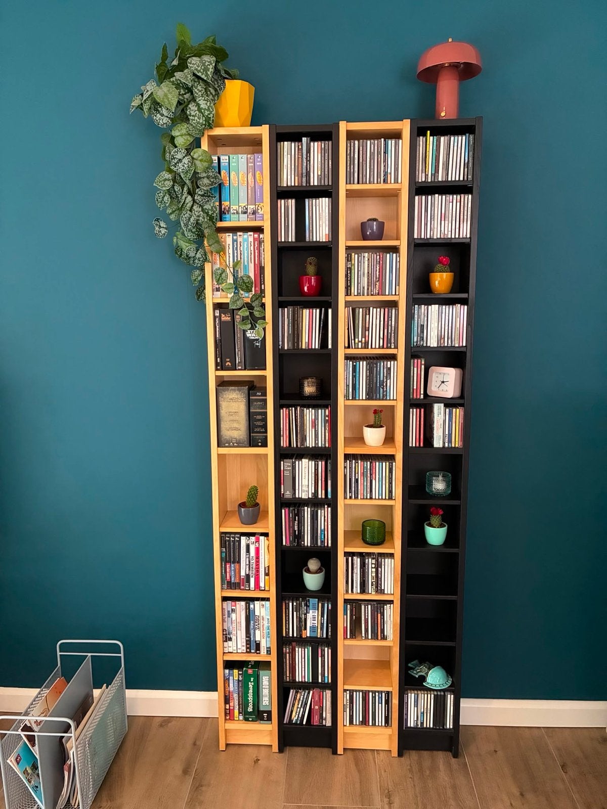 IKEA BENNO CD/DVD kast wandmeubel 5 zwartbruin, 2 beuk, Huis en Inrichting, Woonaccessoires | Cd- en Dvd-rekken, Ophalen, Gebruikt