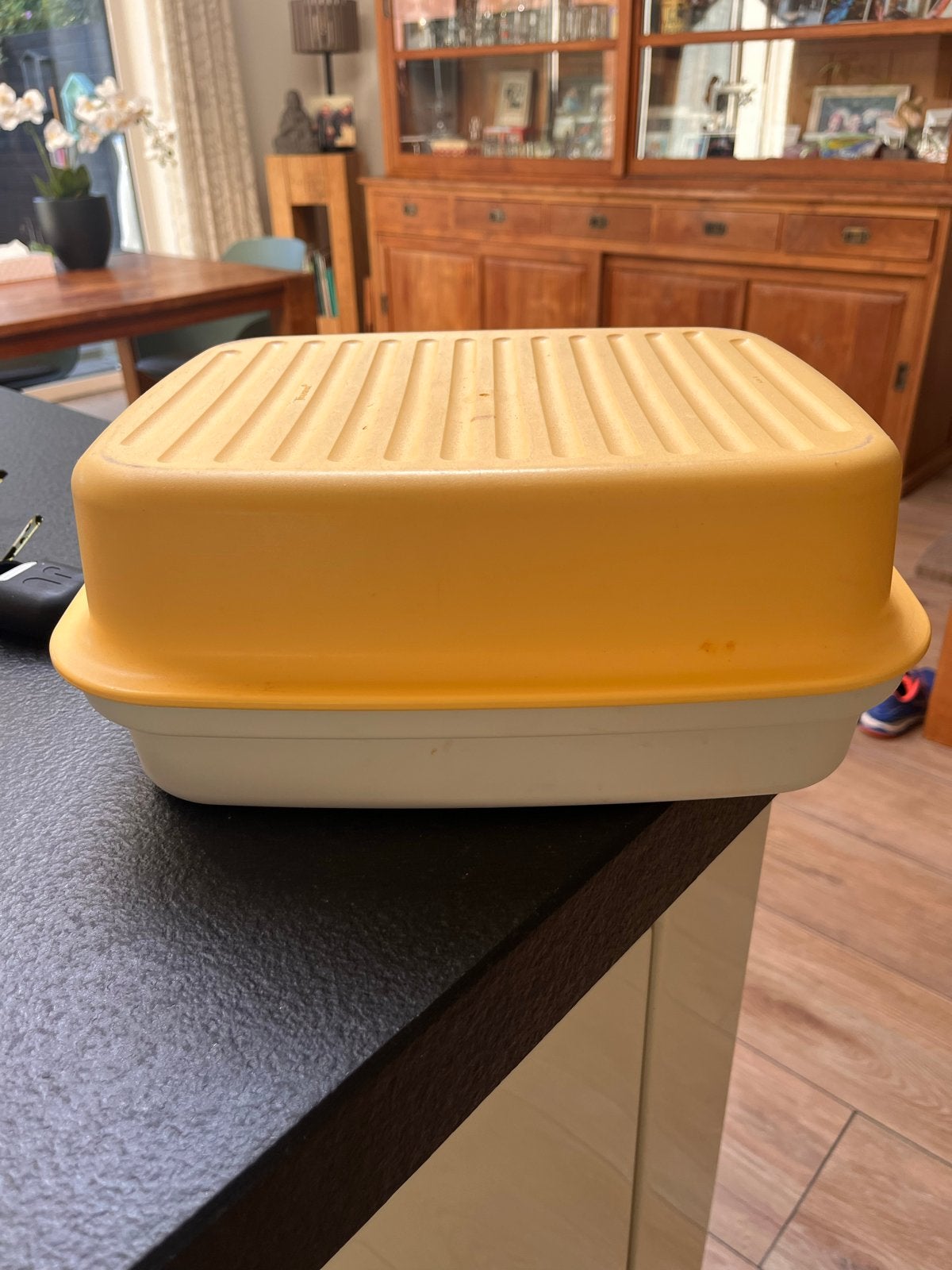 Tupperware Bak - Handige Bewaardoos voor brood of kaas, Gebruikt, Bewaardoos, Oranje, Ophalen of Verzenden