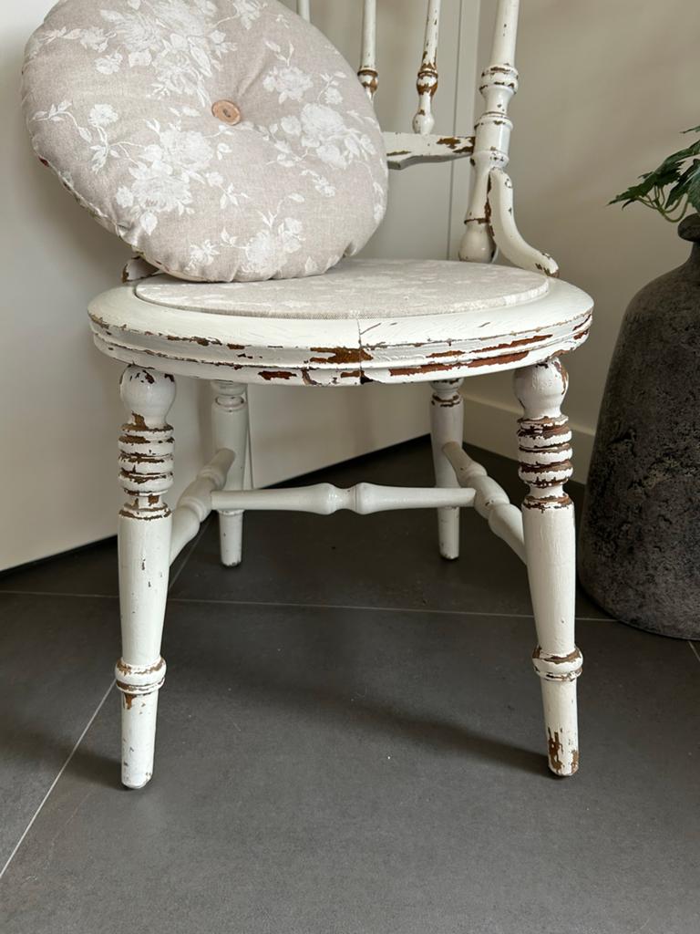 Antieke brocante stoel met kussen, Ophalen