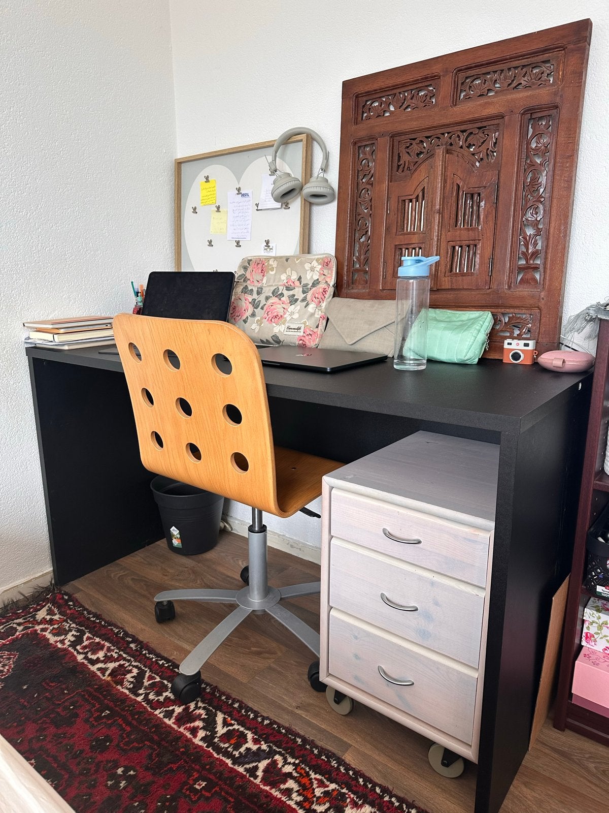 Zwart bureau - 140x60 cm, Huis en Inrichting, Bureaus, Ophalen, Gebruikt, Zwart, Computerbureau