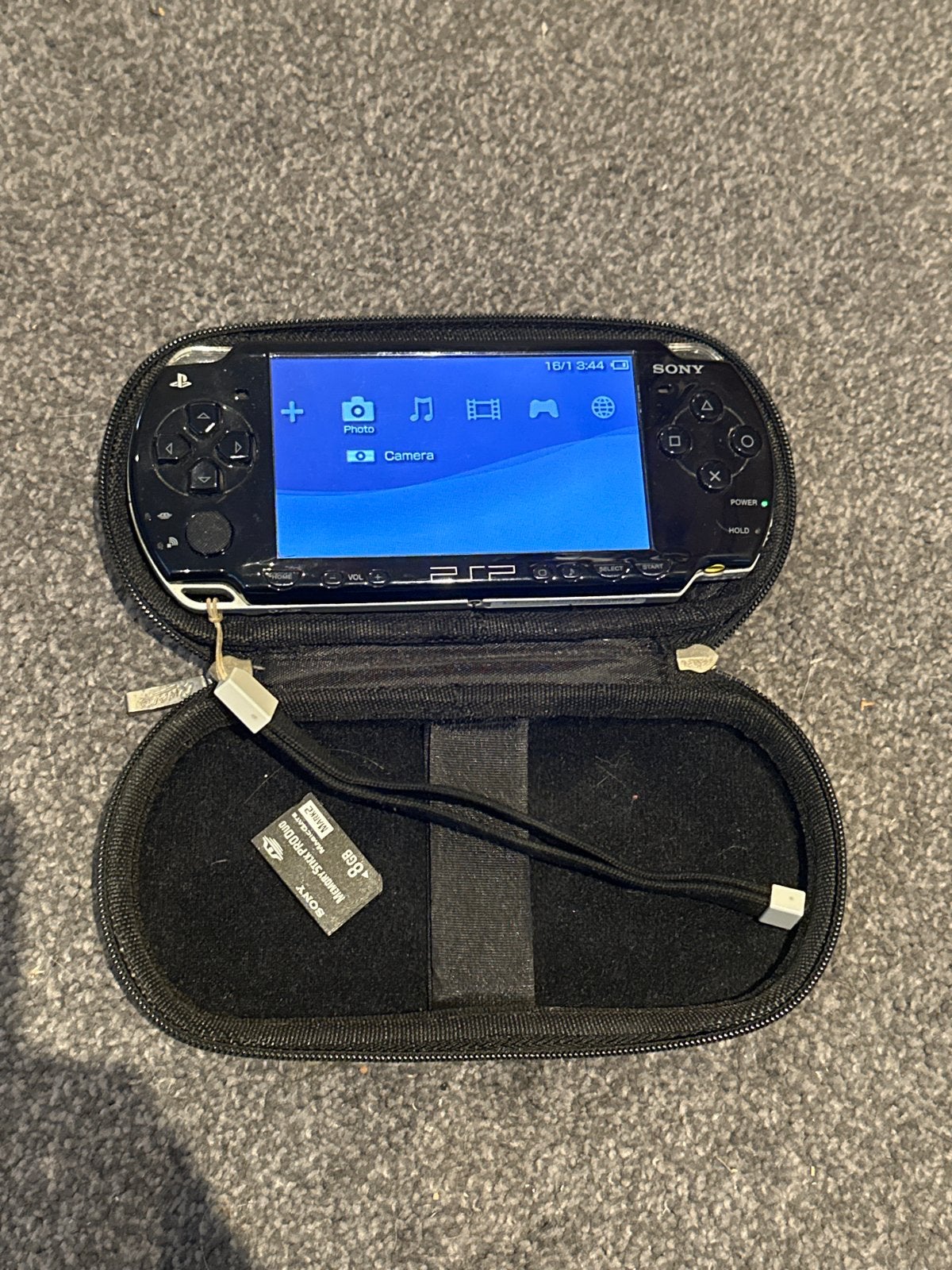 Sony PSP-2004 met hoesje en 8GB geheugenkaart, Verzenden, Gebruikt, Zwart, PSP Slim