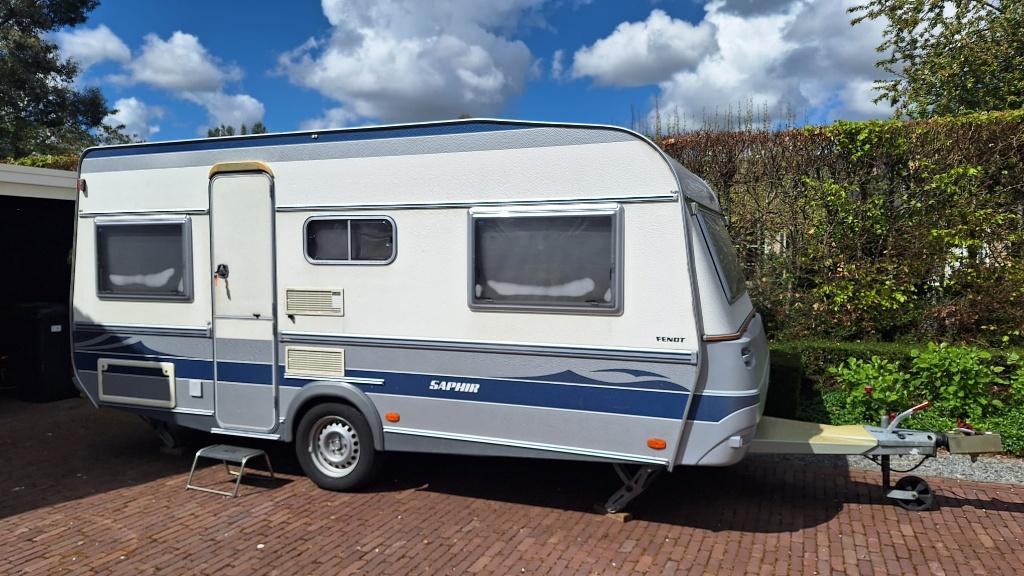 Fendt Saphir 470 F, Caravans en Kamperen, Caravans, Standaardzit, Dwarsbed, 750 - 1000 kg, Particulier