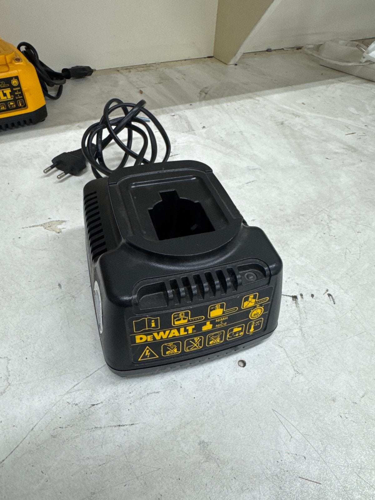 DeWalt Acculader - Zo goed als nieuw, Ophalen of Verzenden, Zo goed als nieuw, Overige typen
