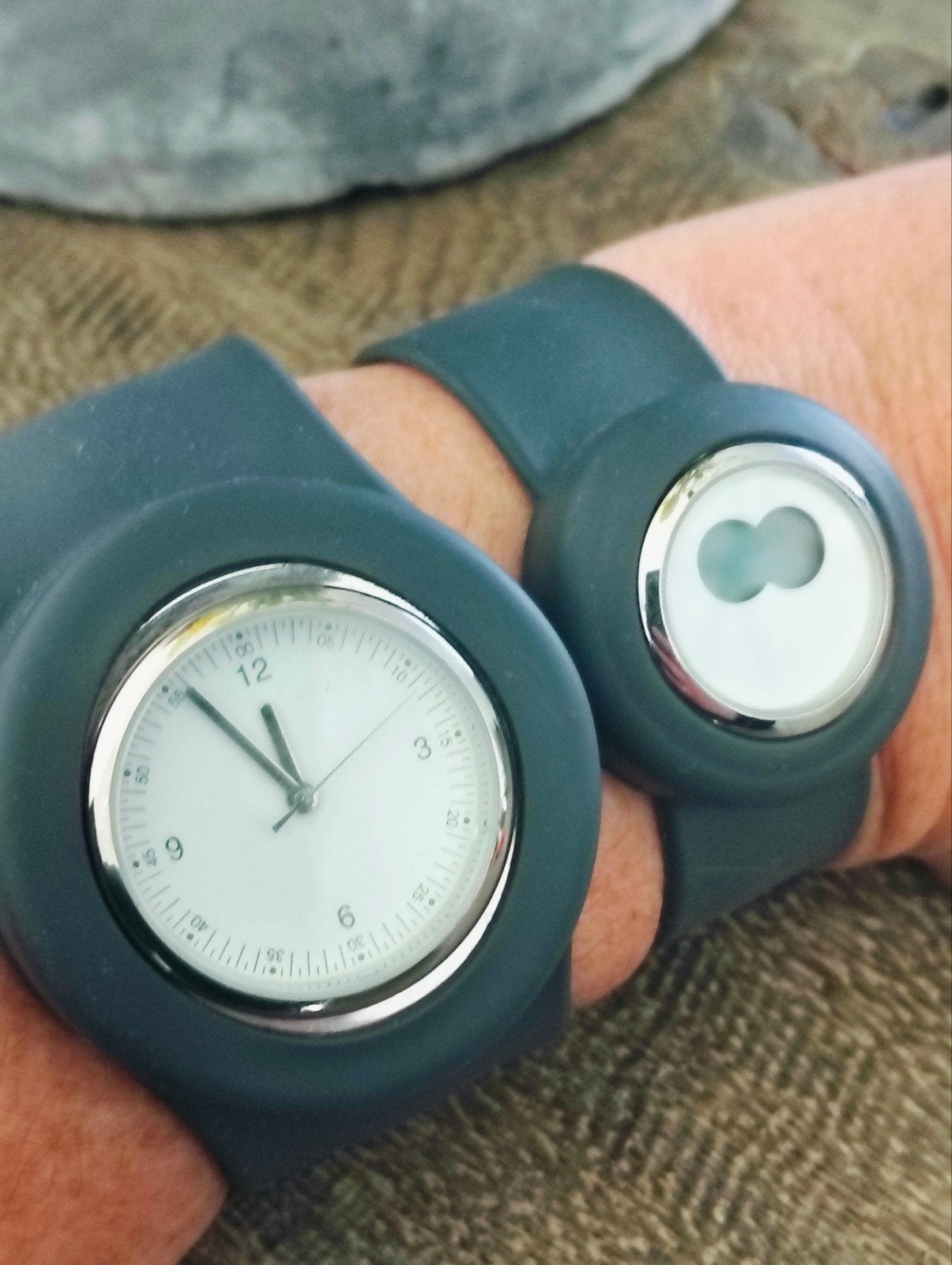 2 clip-on polshorloges met verwisselbare wijzerplaat, Sieraden, Tassen en Uiterlijk, Horloges | Dames, Overige merken, Kunststof