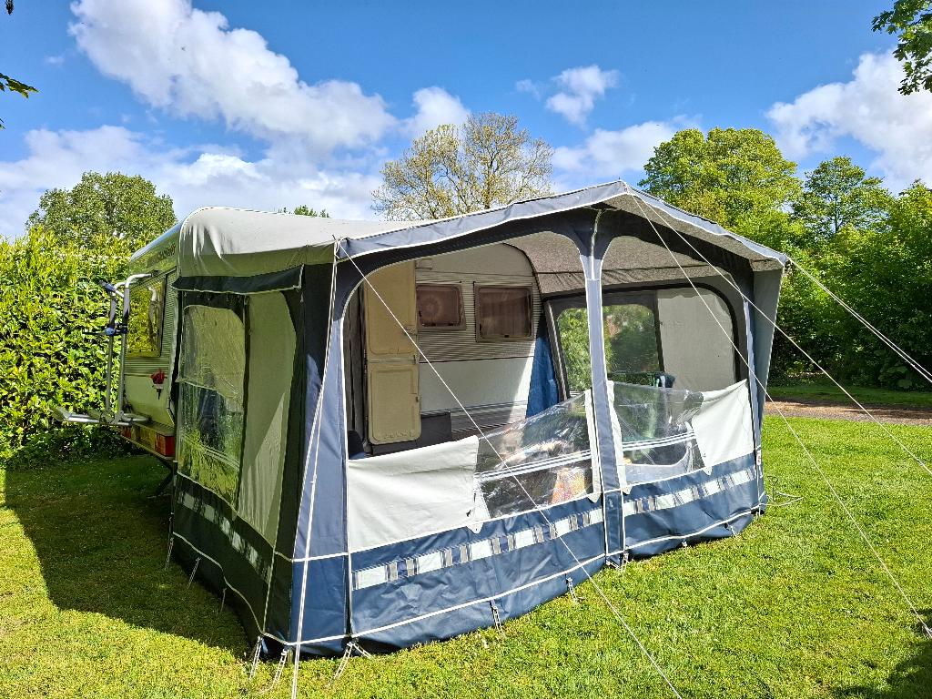 NETTE EN COMPLETE DETHLEFF CARAVAN, Caravans en Kamperen, Caravans, Standaardzit, Schokbreker, Dwarsbed, Particulier