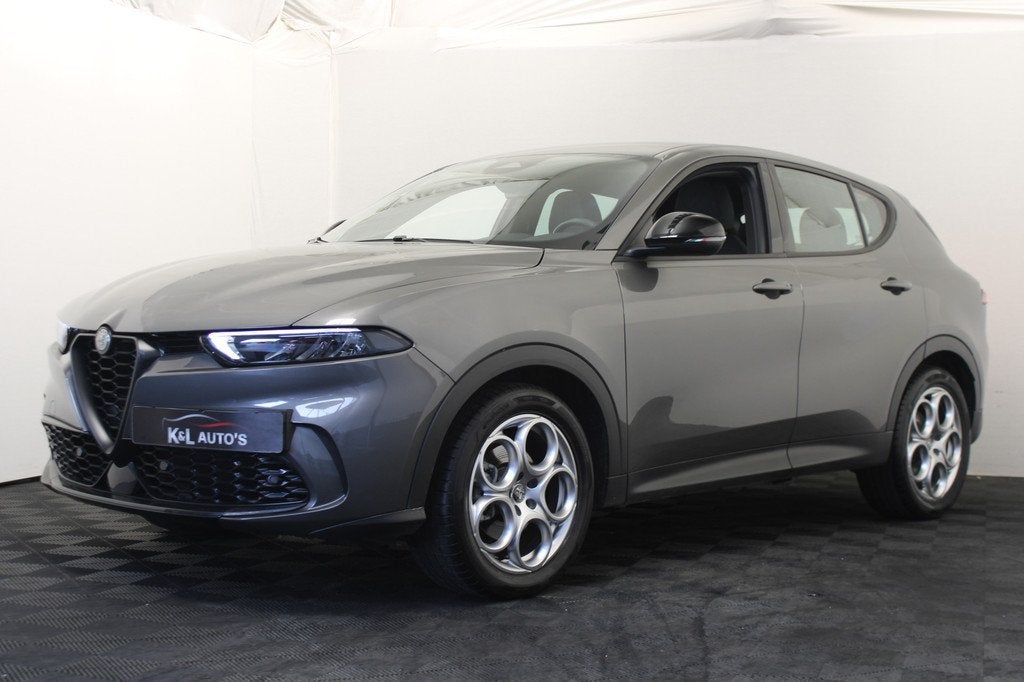 Alfa Romeo Tonale 1.5T Hybrid Sprint |Navi|Leder| (bj 2023), Auto's, Alfa Romeo, Gebruikt, 4 cilinders, 700 kg, Leder en Stof