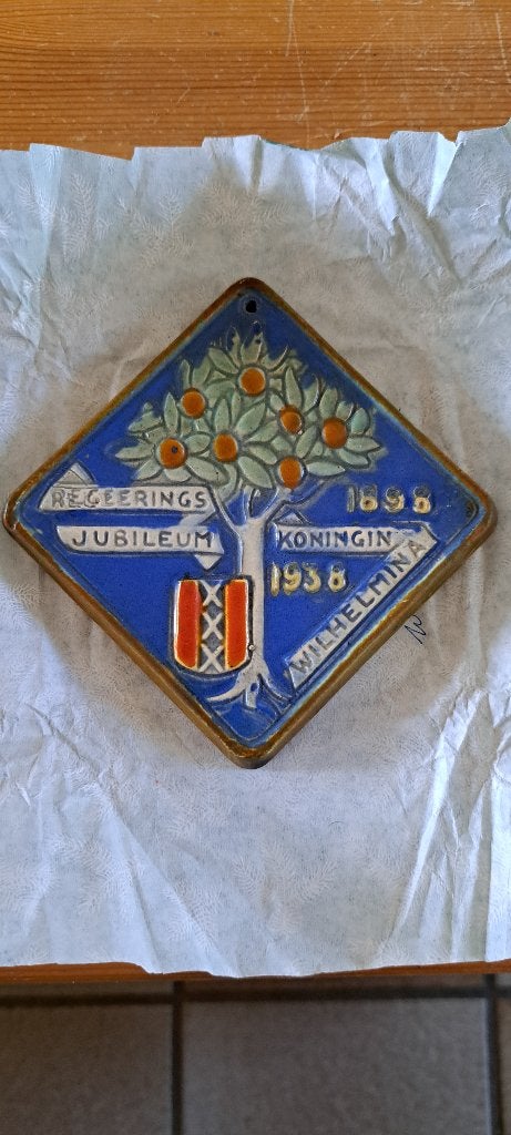 Tegeltje regeringsjubileum Kon. Wilhelmina, Ophalen of Verzenden, Gebruikt, Nederland, Kaart, Foto of Prent
