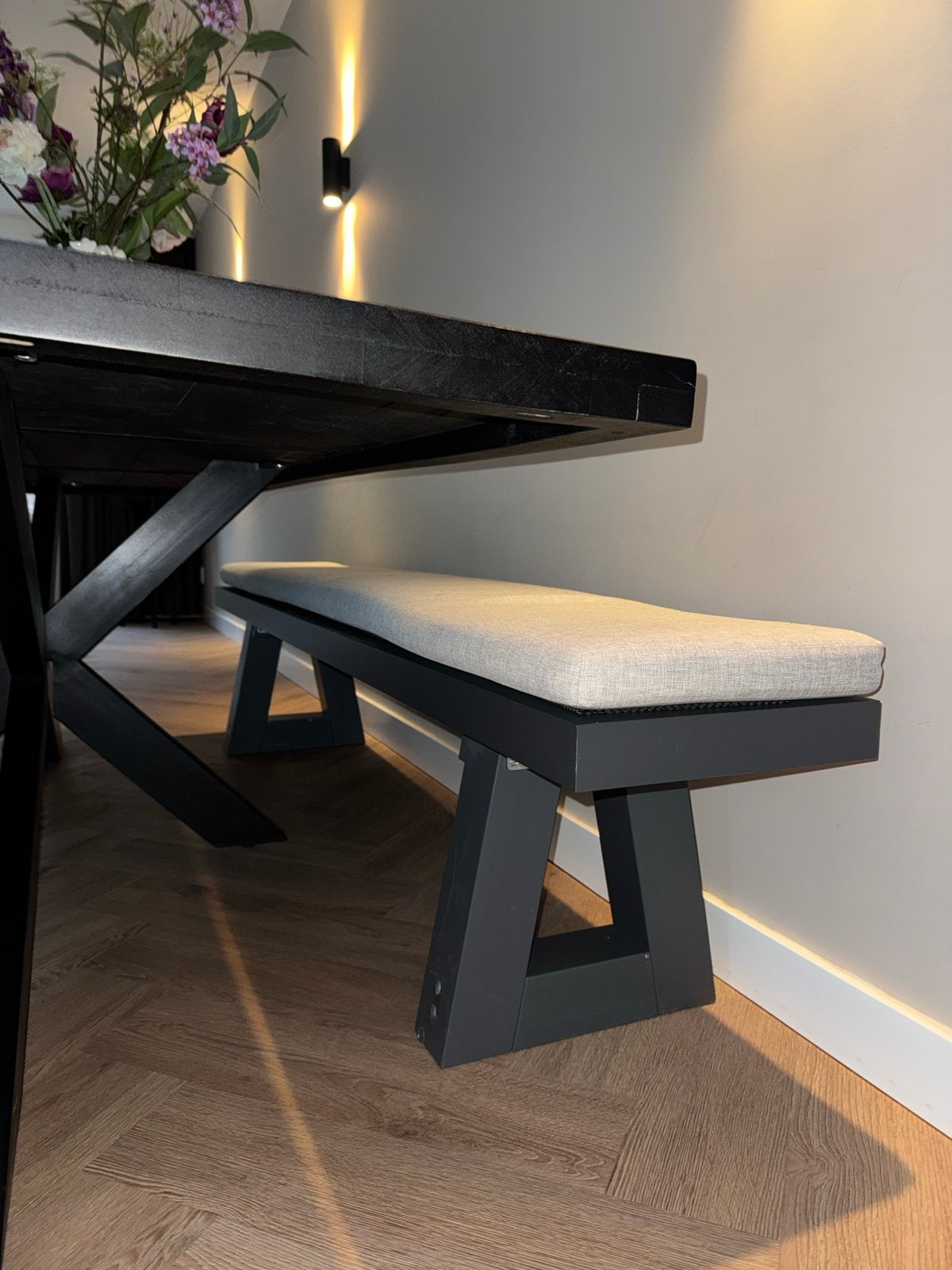 Antraciet houten bankje 220cm met comfortabel traagschuim ku, Huis en Inrichting, Ophalen, Minder dan 75 cm, Zo goed als nieuw