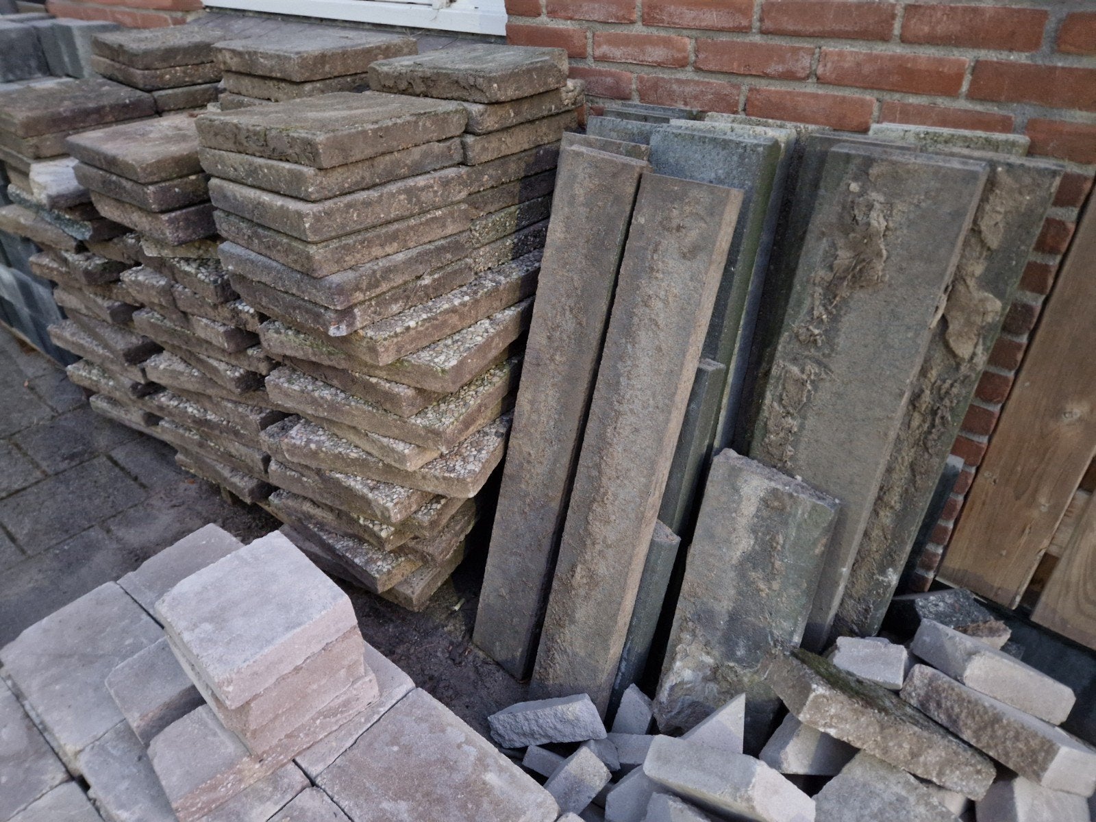 Rest partij tegels, gratis op te halen, staan voor de deur., Ophalen, Gebruikt, 5 tot 10 m², Beton