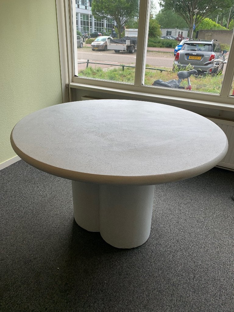Goossens Eettafel Stan ROND /Vulkanisch Beton Ciré, Huis en Inrichting, Tafels | Eettafels, Ophalen, Wabi-Sabi en Japandi interieurstijl, industrieel interieur