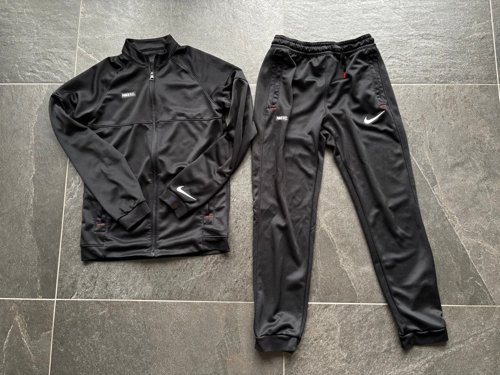 Nike trainingspak 147-158, Kinderen en Baby's, Ophalen of Verzenden, Gebruikt, Jongen of Meisje, Setje