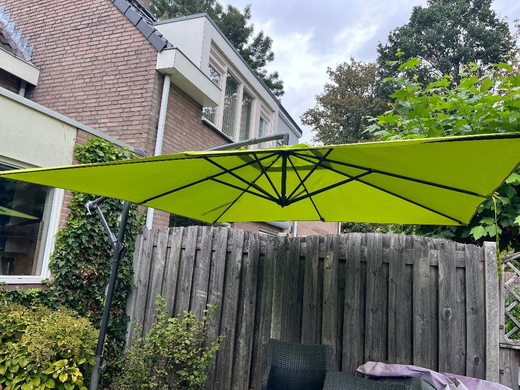 Grote groene parasol – tuin & terras, Tuin en Terras, Ophalen, 2 tot 3 meter, Zweefparasol, Verstelbaar
