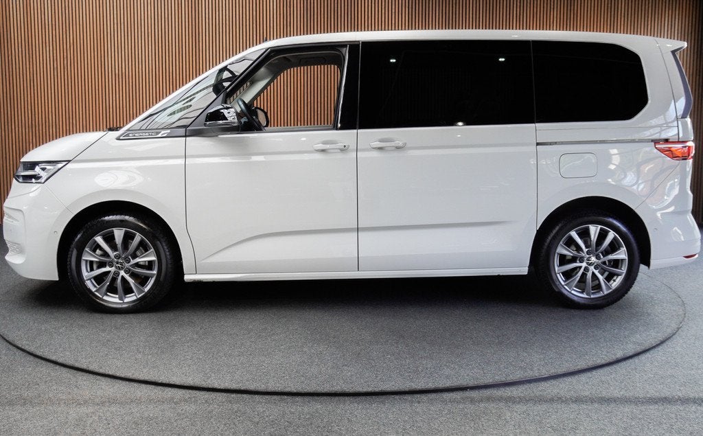 Volkswagen Multivan 1.4 eHybrid 7p. Pano Navi Camera ACC PDC, Auto's, Volkswagen, Gebruikt, 7 stoelen, Wit, 1600 kg