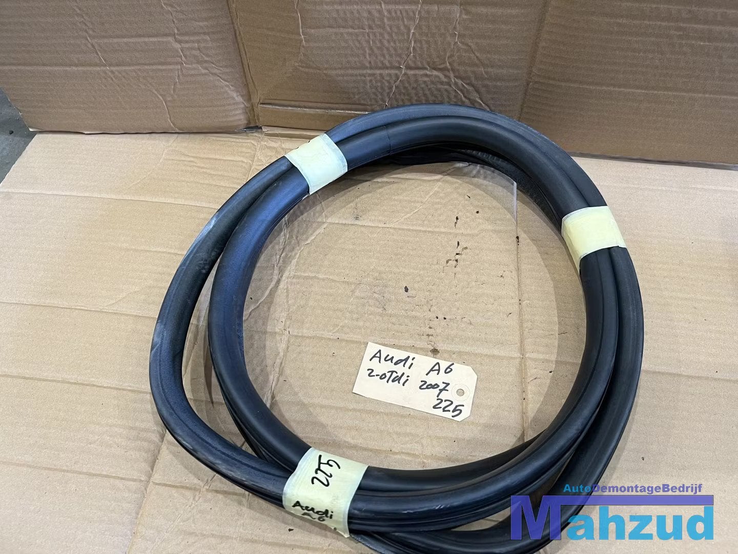 AUDI A6 C6 sedan Links Voor deurrubber 2004-2011, Gebruikt, AUDI AG, Auto-Union-Strasse 1
85045  Ingolstadt, DE, Kundenbetreuung@audi.de
