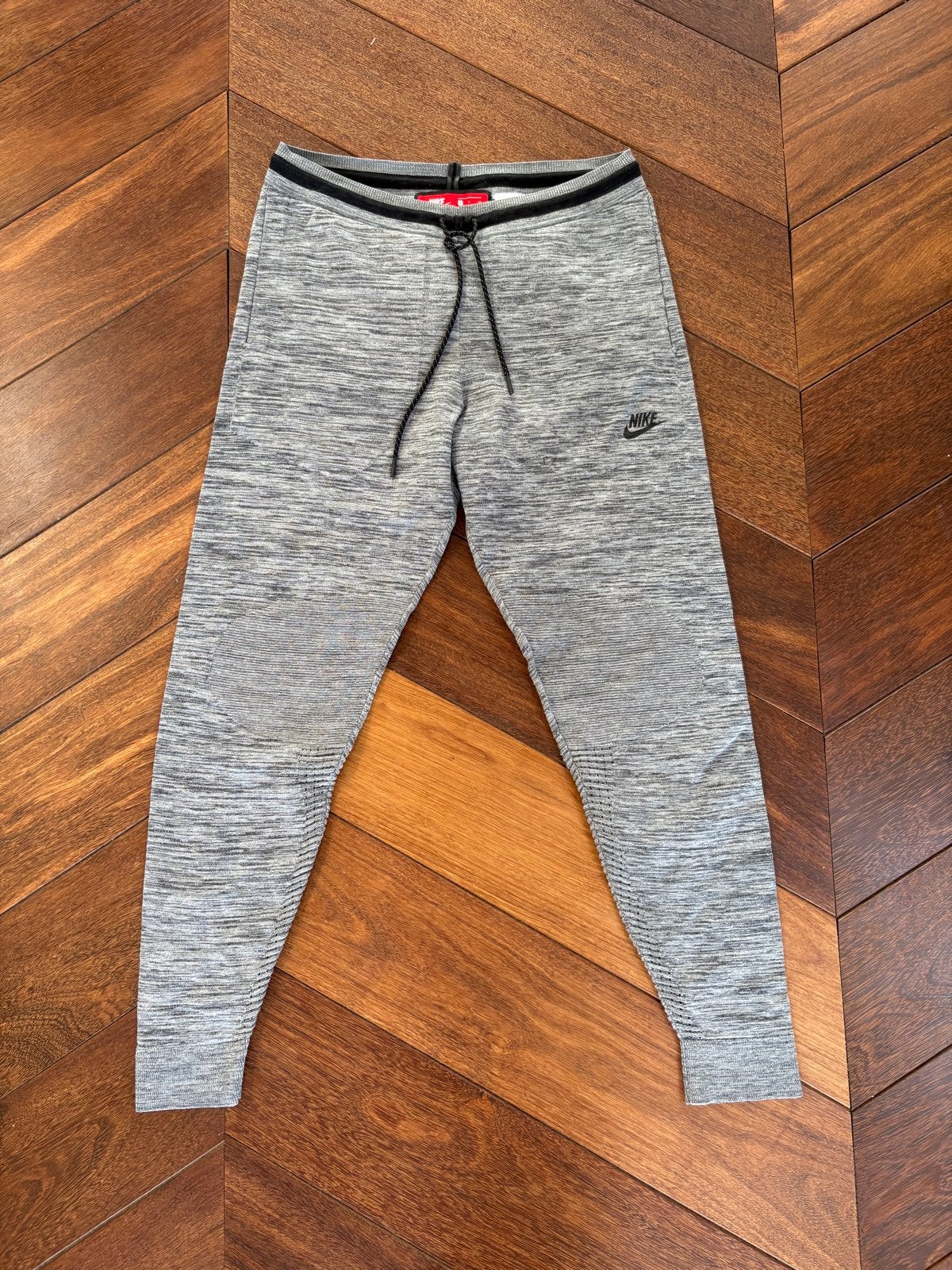 Nike Tech Joggingbroek Grijs Maat S, Ophalen, Zo goed als nieuw, Grijs, Algemeen