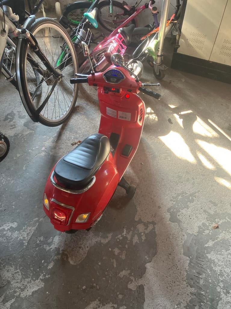 Rode Vespa loopscooter voor kinderen, Kinderen en Baby's, Ophalen, Gebruikt, Loopvoertuig