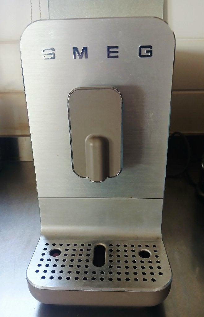 SMEG Bonen koffiemachine, Ophalen, Afneembaar waterreservoir, 10 kopjes of meer, Koffiemachine
