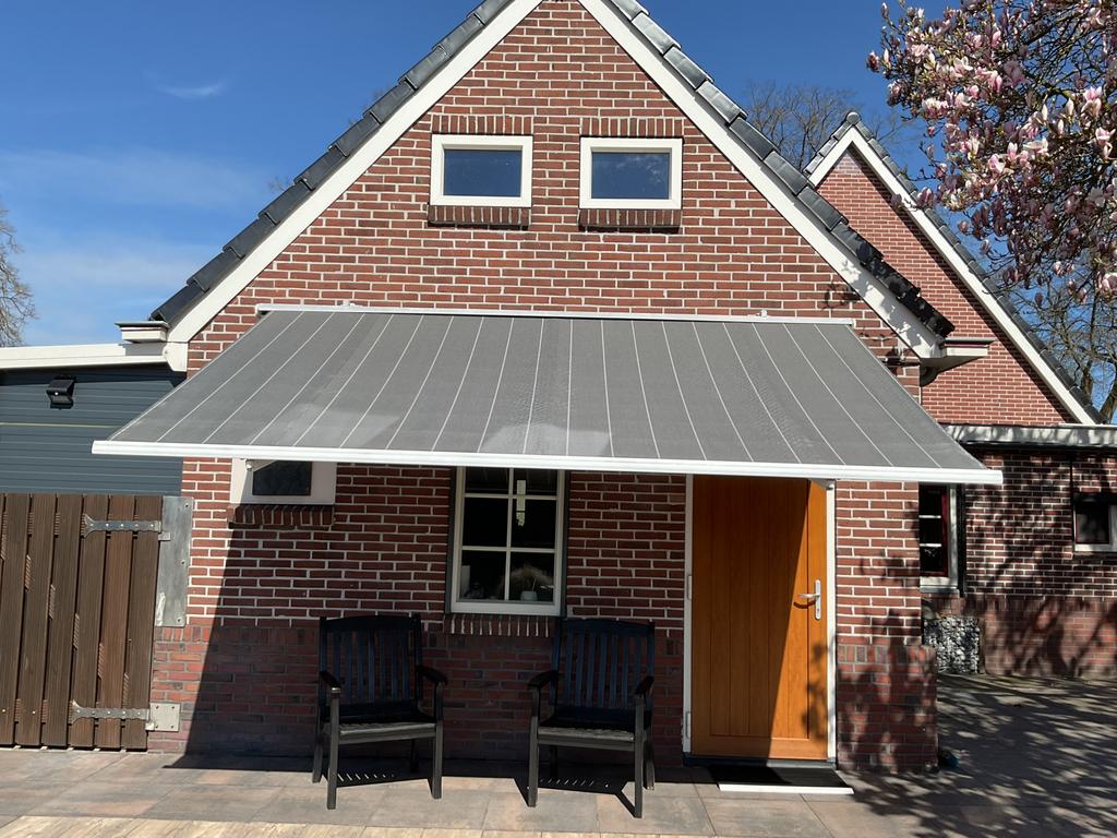 Electrisch bedienbaar zonnescherm, Ophalen, Gebruikt, Elektrisch, 150 tot 300 cm