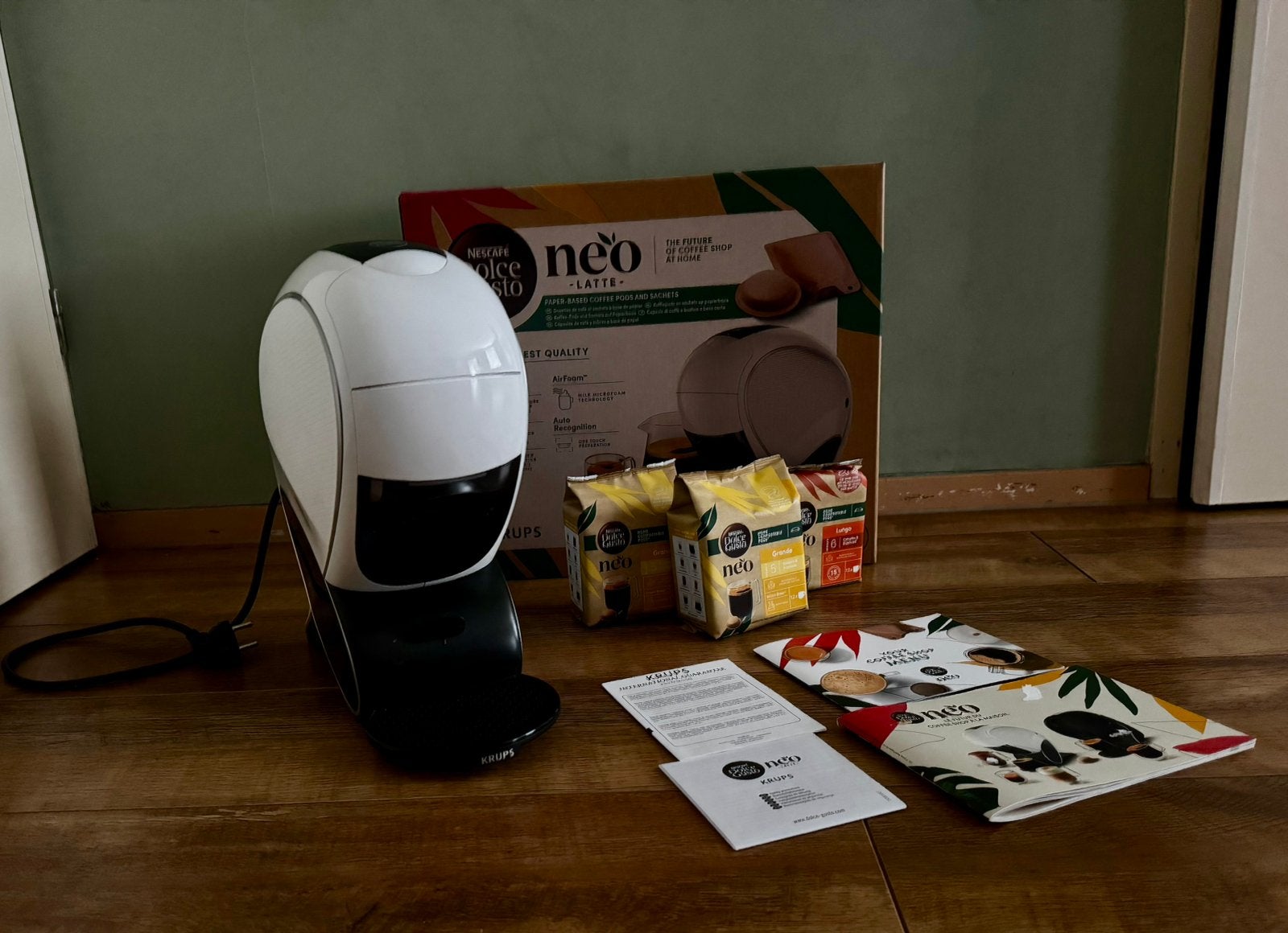 Nescafé Dolce Gusto NEO Latte Krups + doos + koffiepads, Koffiepads en cups, Koffiemachine, Ophalen of Verzenden, Zo goed als nieuw