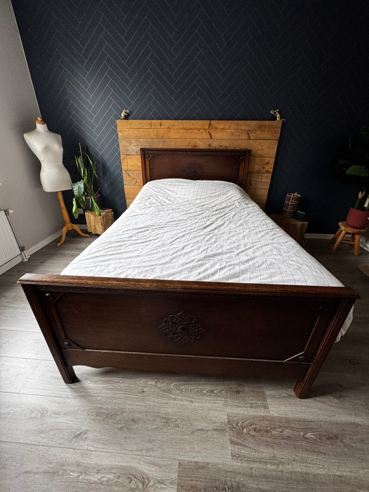 Foto 2 van Antiek houten bed Engelse stijl - twijfelaar 140 x 210