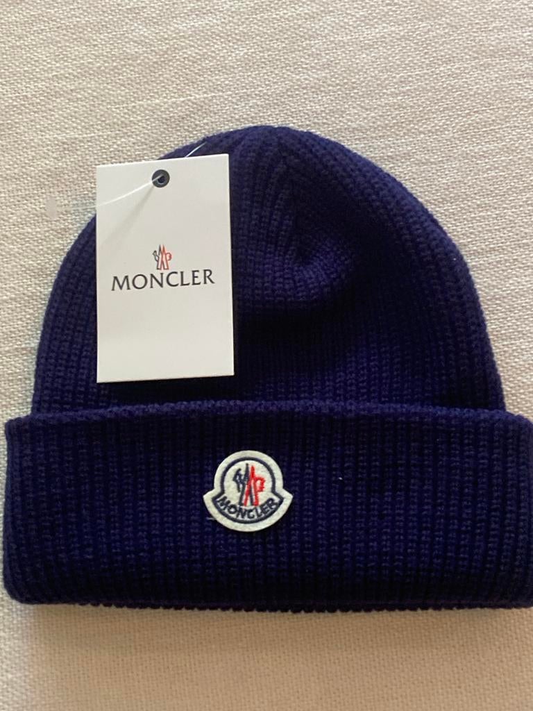 Moncler Muts - Nieuw met label, Verzenden, Nieuw, Maat 38/40 (M), Muts