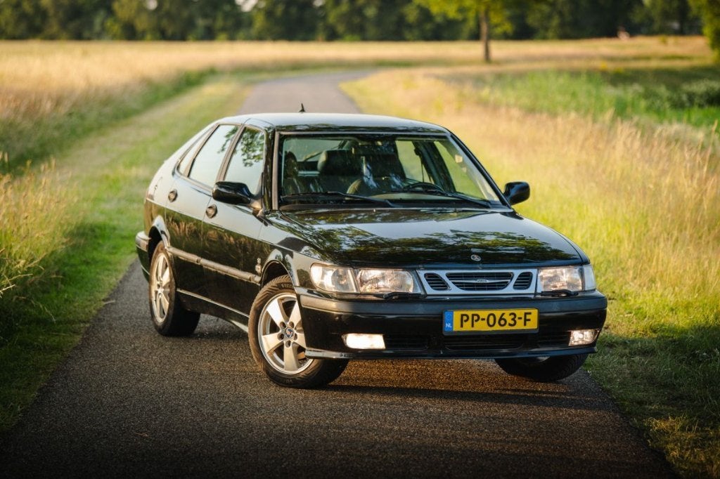 Saab 9-3 2.0T 110KW 2002 Zwart, Auto's, Saab, Voorwielaandrijving, 4 cilinders, Leder en Stof, Zwart