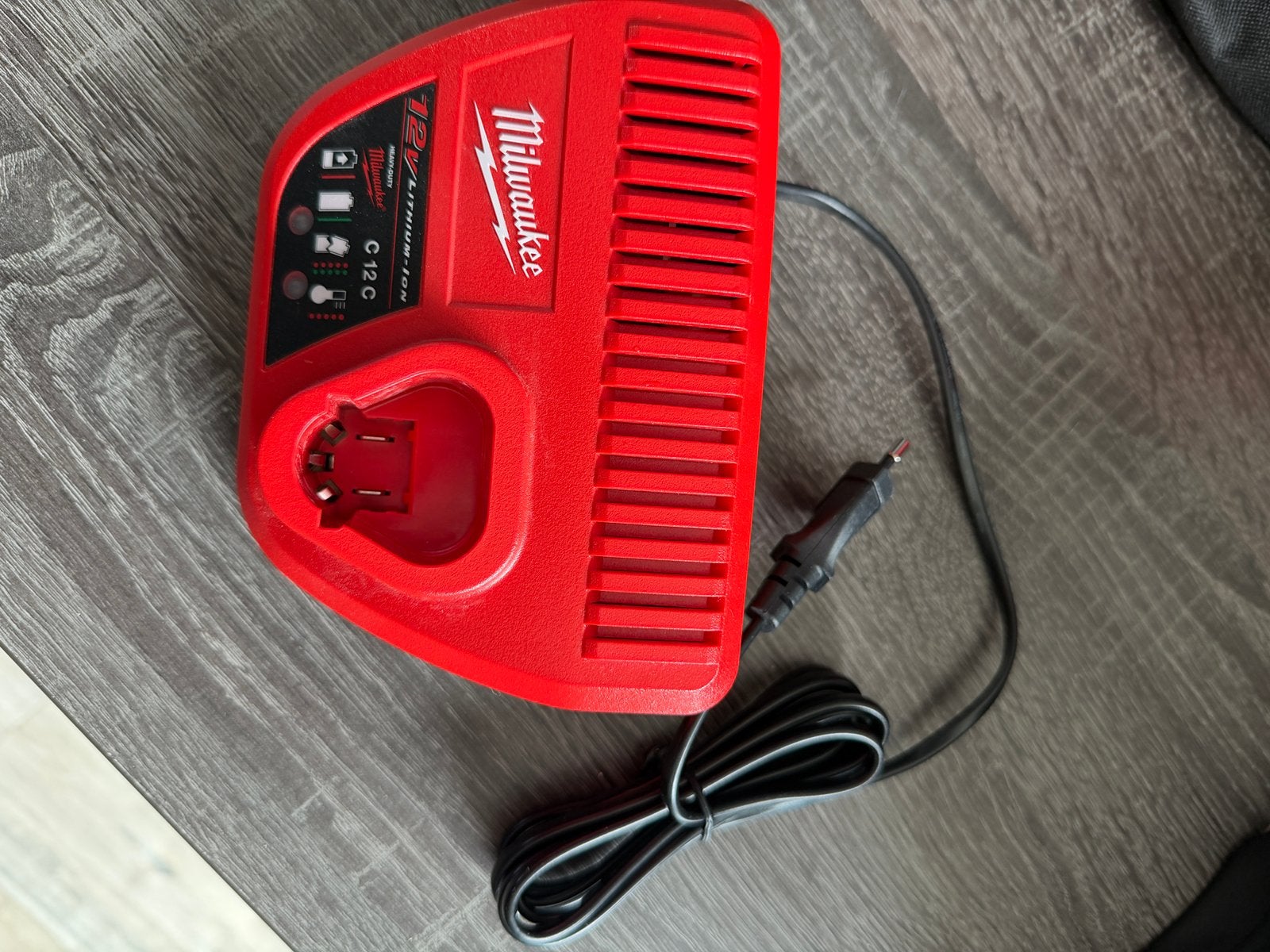 Milwaukee C12C 12V Li-Ion Acculader, Ophalen, Gebruikt, Minder dan 400 watt, Overige typen