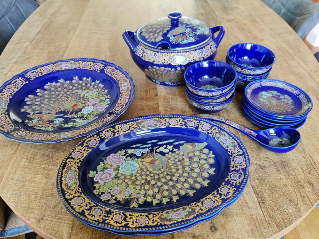 Prachtig Japans pauwen servies - 17-delig, Huis en Inrichting, Keuken | Servies, Ophalen