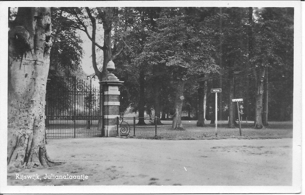Ansichtkaart Rijswijk, Julianalaantje  1950), Verzamelen, Ophalen of Verzenden, 1940 tot 1960, Gelopen, Zuid-Holland