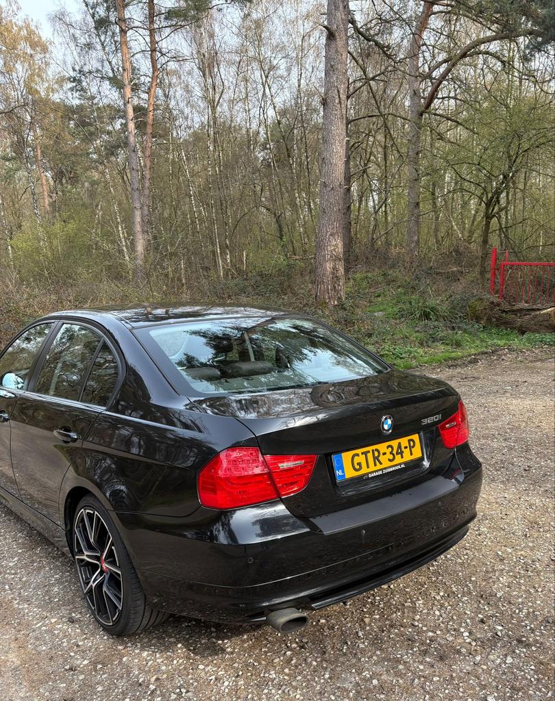 BMW 3-Serie 2.0 I 320 125KW 2009 Zwart, Auto's, BMW, 1345 kg, 1995 cc, Zwart, 4 cilinders
