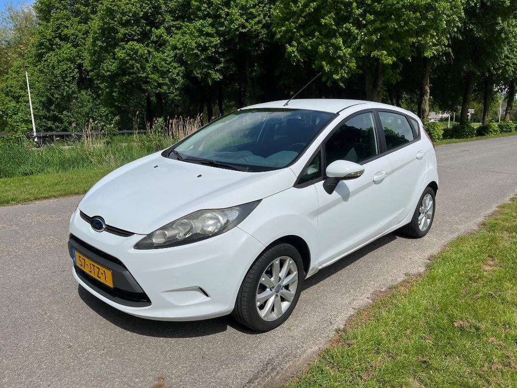 Ford Fiësta 1.25 benzine - 5DR 2009 Wit - leuke auto!, Voorwielaandrijving, 40 €/maand, 1242 cc, 4 cilinders