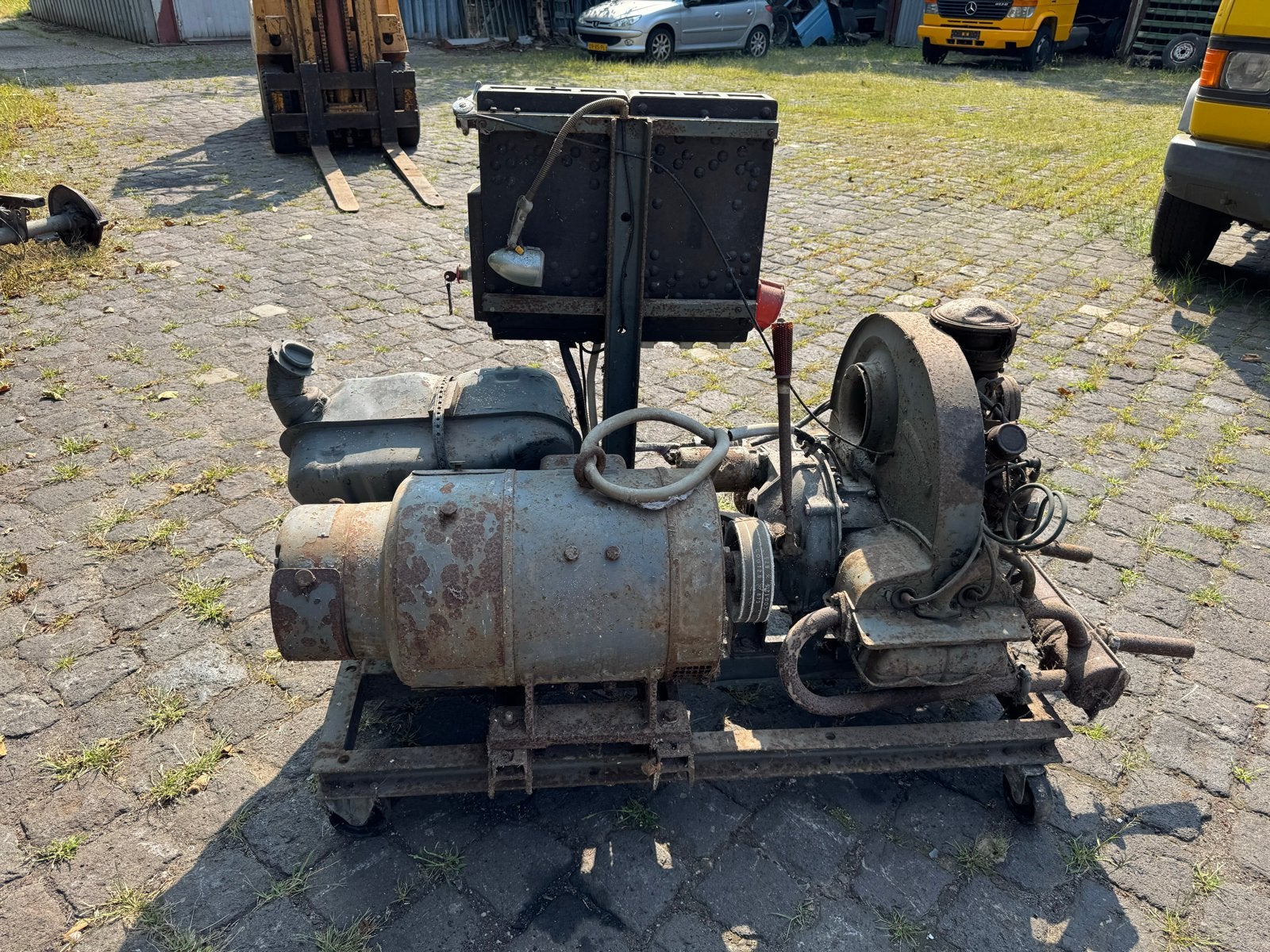 Stroomaggregaat met VW benzinemotor - 12.5 kVA, Ophalen, Gebruikt, 10 tot 30 kVA, Benzine