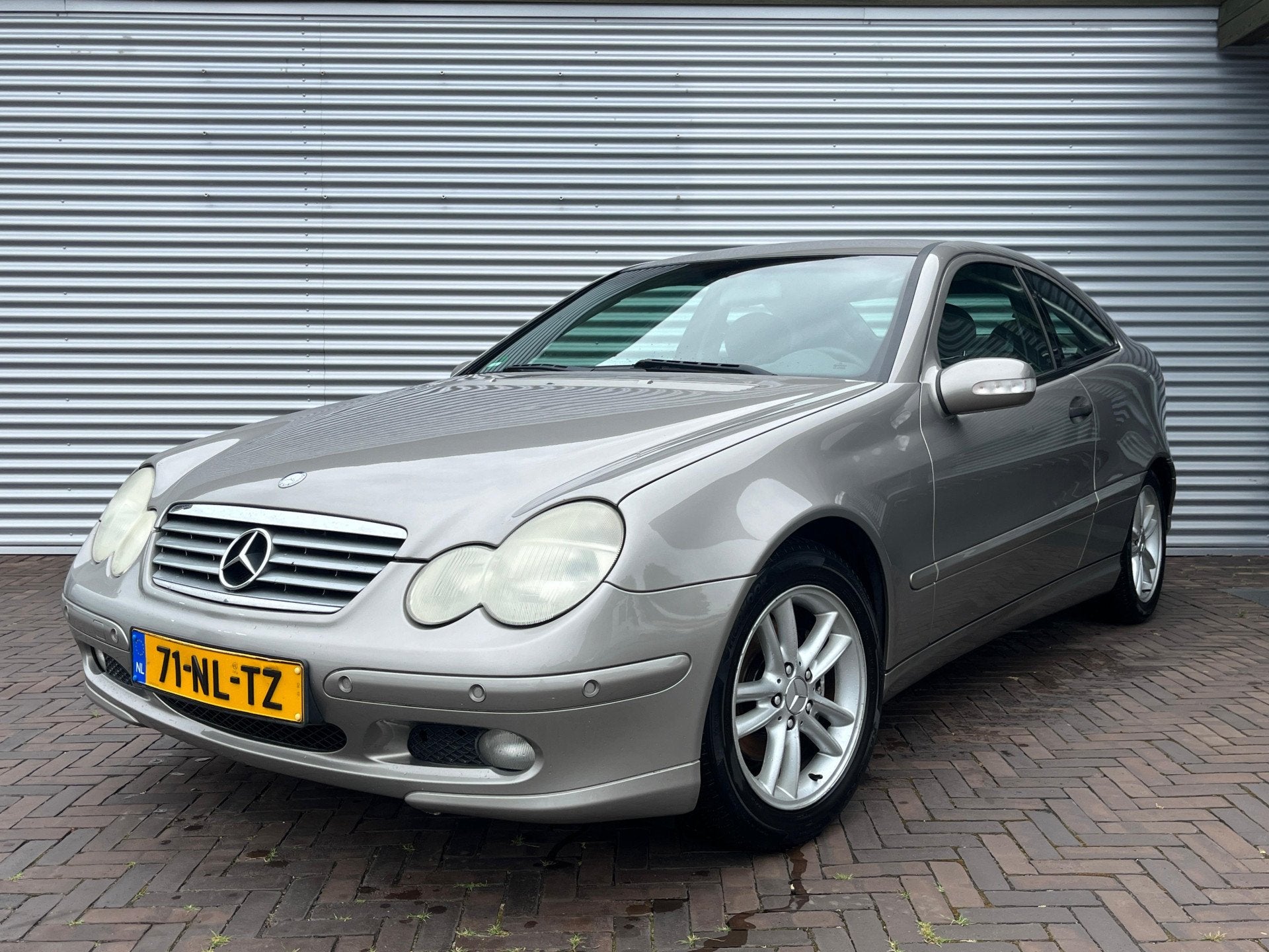 Mercedes-Benz C-Klasse Sportcoupe 180 K. (bj 2003), Auto's, Mercedes-Benz, Gebruikt, Zwart, 4 stoelen, 1796 cc