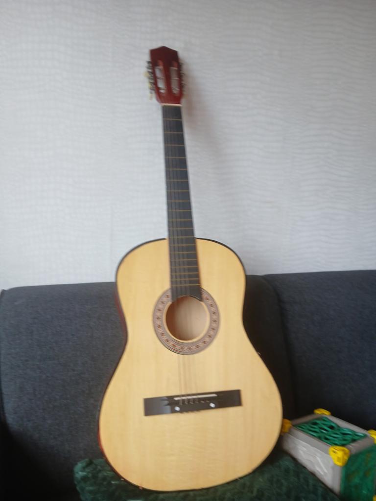 Klassieke gitaar - mist 2 snaren, Muziek en Instrumenten, Ophalen, Gebruikt, Klassieke of Spaanse gitaar