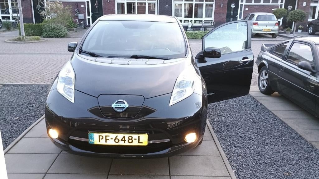 Nissan Leaf Electric 30kW 2017 Zwart Business edition, Auto's, Nissan, Particulier, Leaf, 360° camera, Achteruitrijcamera, Airbags