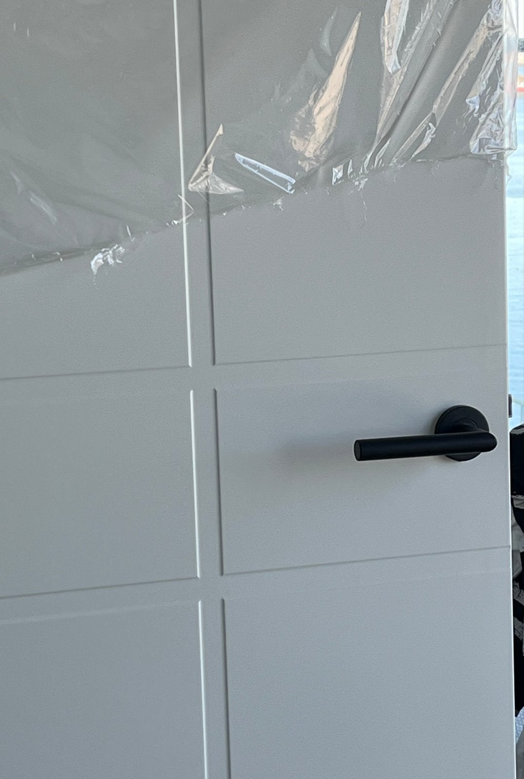 Nieuwe witte Svedex binnendeur met zwart deurbeslag, Ophalen, 80 tot 100 cm, 215 cm of meer, Binnendeur
