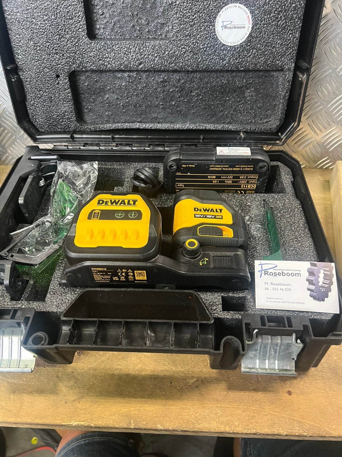 Dewalt kruislijn laser groen licht DCE 088G18werkt prima, Ophalen of Verzenden, Zo goed als nieuw, Dewalt, Www.dewalt.com