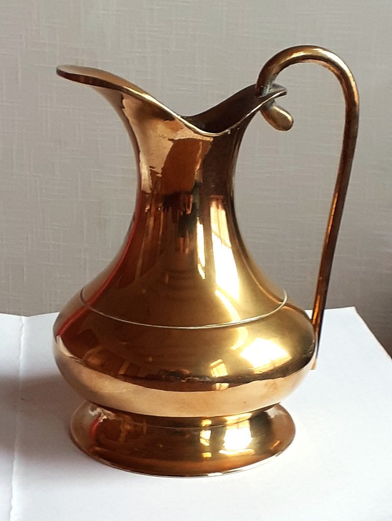 Vintage stevige massief messing middelgrote schenkkan, Ophalen, Koper