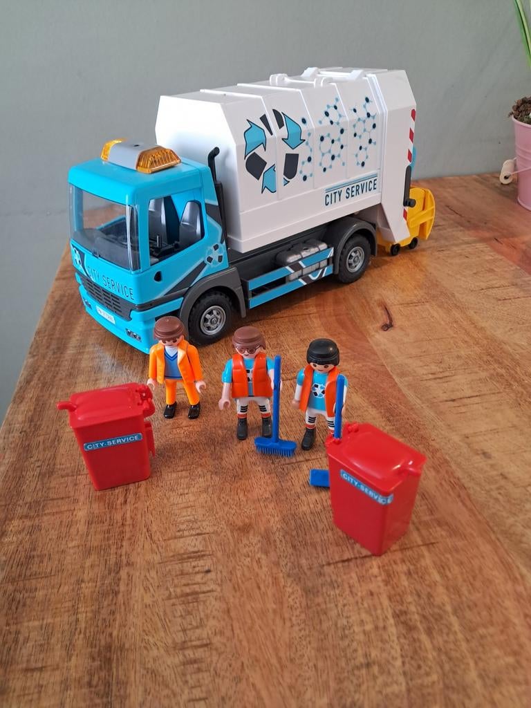 Playmobil vuilniswagen met poppetjes en accessoires, Ophalen of Verzenden, Zo goed als nieuw, Los playmobil