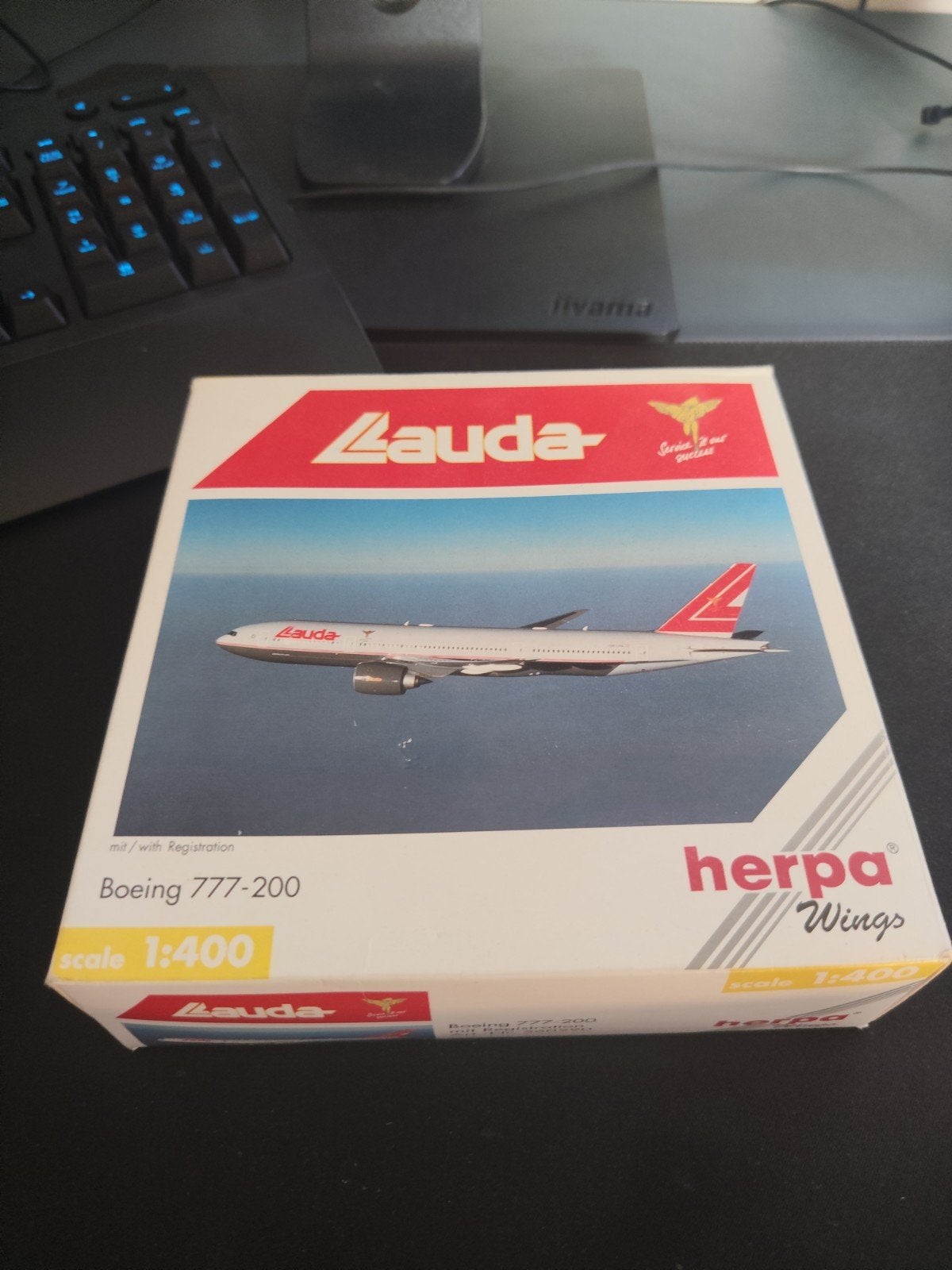 Lauda Boeing 777-200 1:400, Verzamelen, Ophalen of Verzenden, Zo goed als nieuw, Schaalmodel