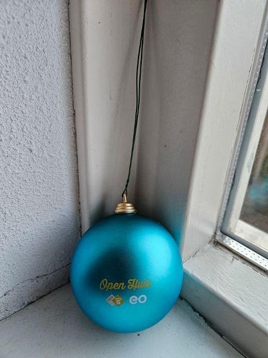 Nieuwe Kerstbal EO Radio 5 Open huis, Diversen, Kerst, Ophalen of Verzenden, Nieuw