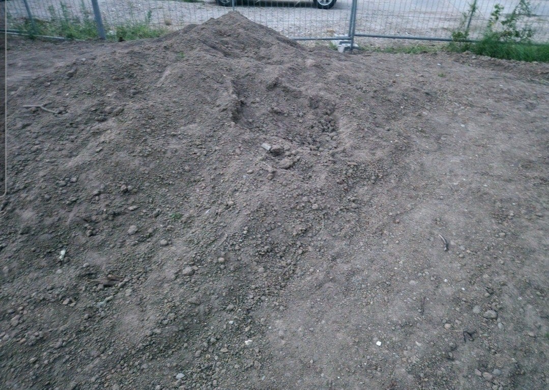 Gratis tuinaarde af te halen.
Je kunt er gemakkelijk bij met, Tuin en Terras, Ophalen, Tuinaarde
