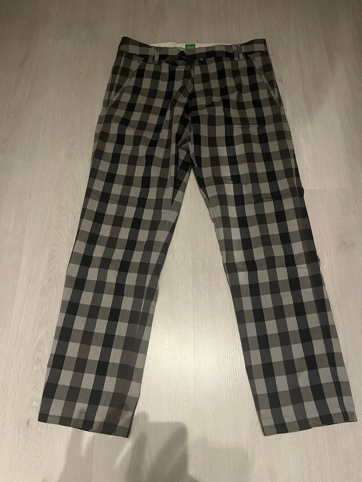 Hugo Boss geruite broek - Maat 48/50 (M), Ophalen of Verzenden, Zo goed als nieuw, Kleding