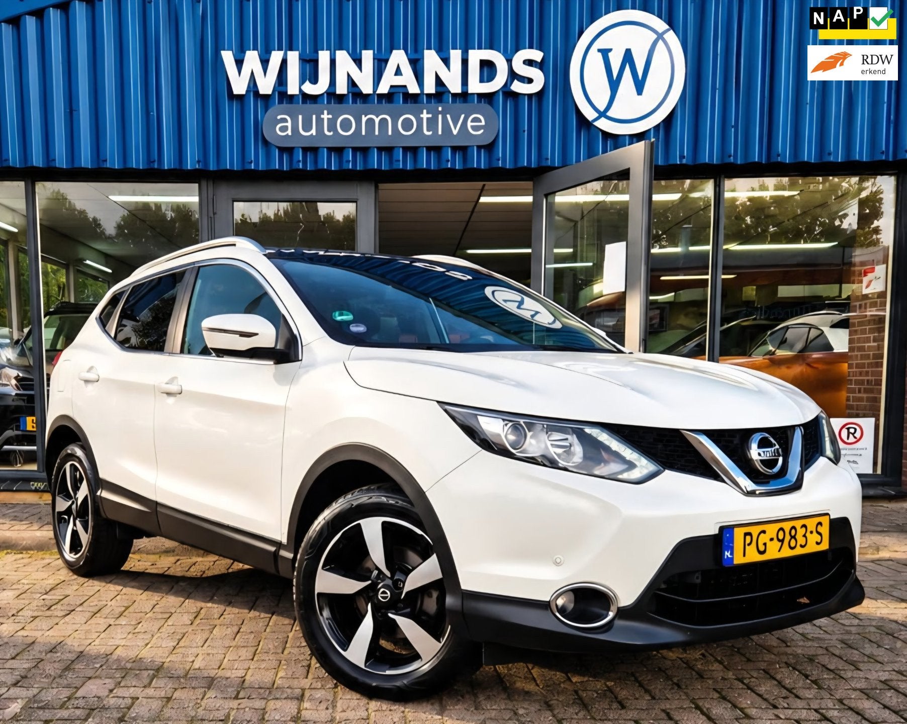 Nissan Qashqai 1.6 N-Vision Trekhaak Panoramadak Alcantara, Auto's, Voorwielaandrijving, Dealer onderhouden, 1618 cc, Euro 6
