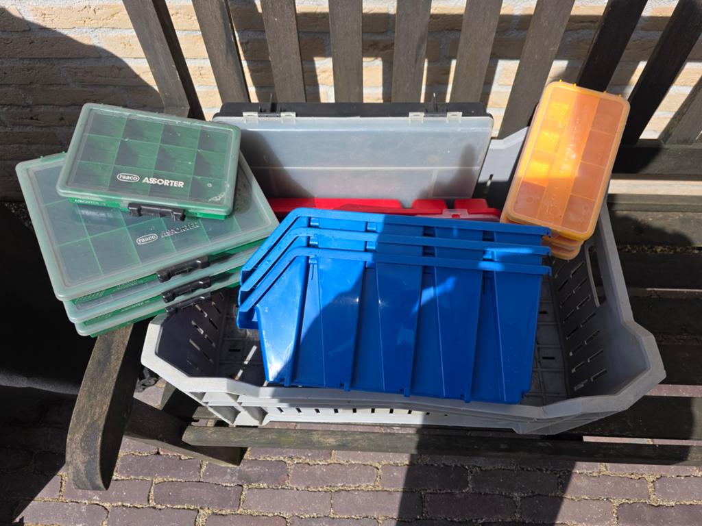 Krat met diversen bakjes en sorteerdozen, Ophalen, Overige typen, Minder dan 35 cm, Zo goed als nieuw