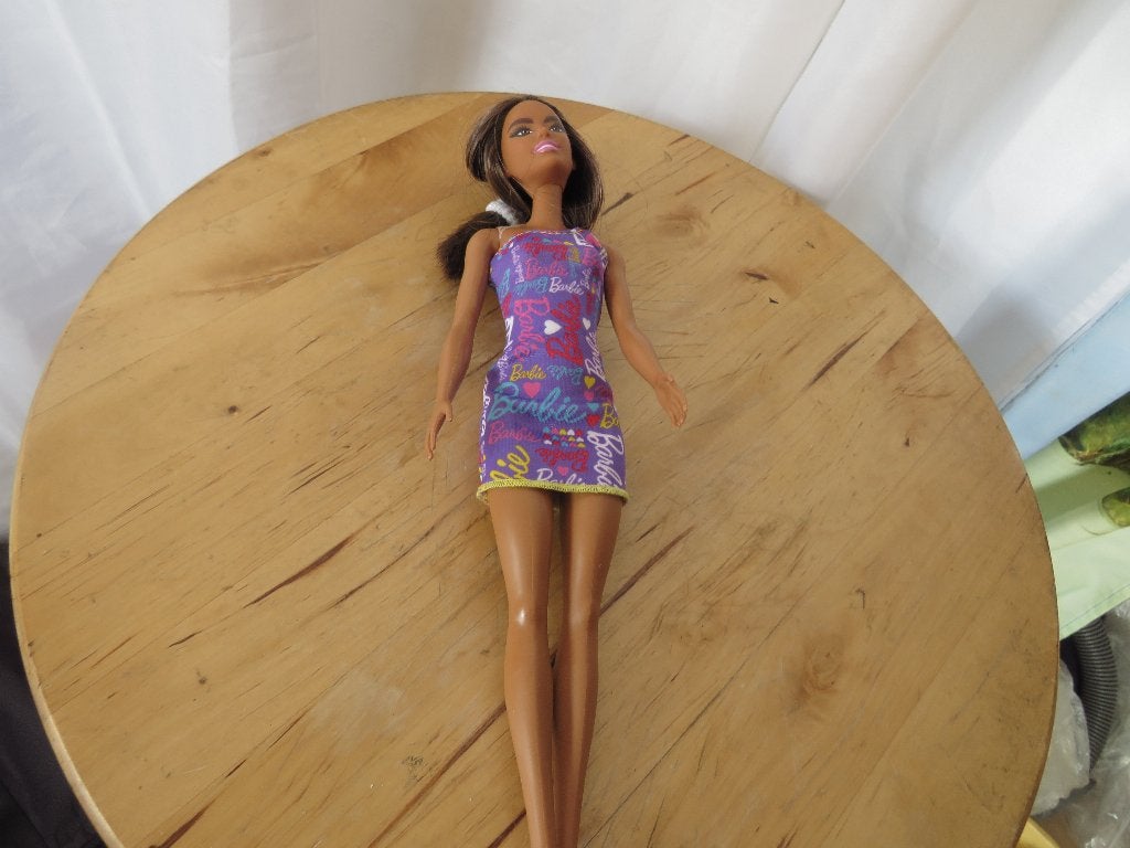 lalka barbie bruin met originele jurk, Ophalen of Verzenden, Gebruikt, Barbie