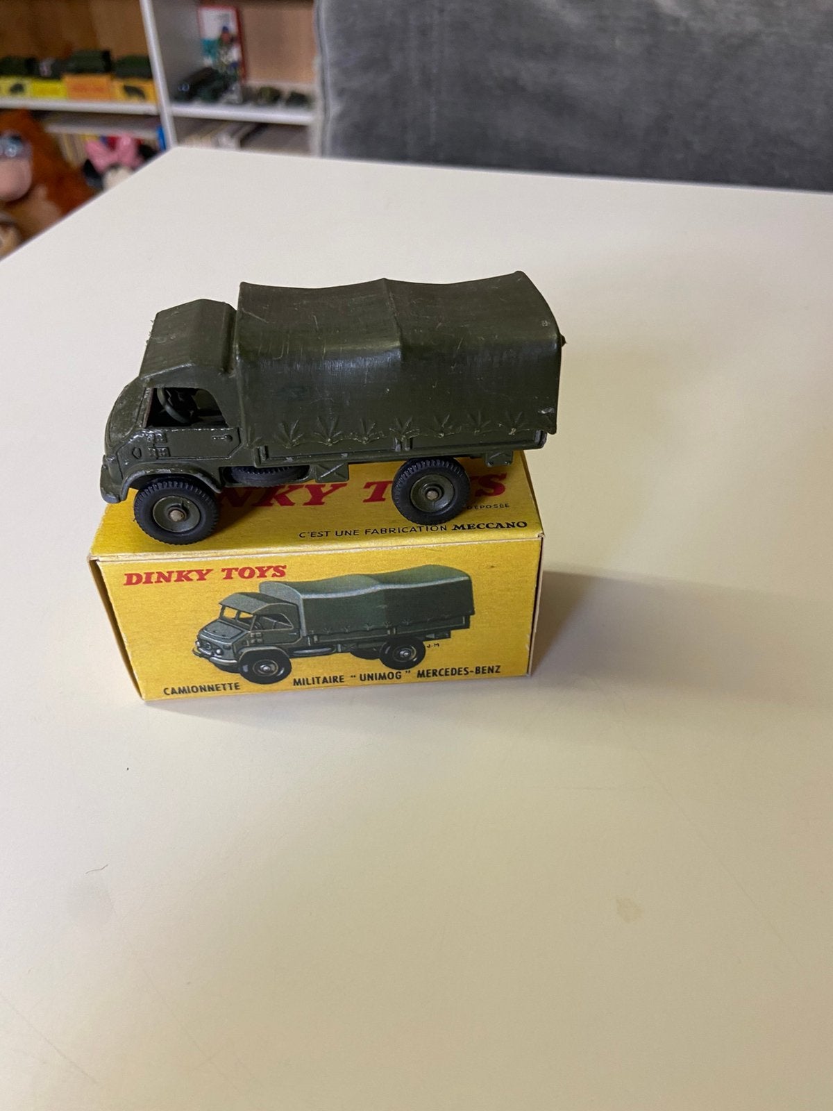 Dinky militair 821 unimog Mercedes, Ophalen of Verzenden, Zo goed als nieuw, Bus of Vrachtwagen, Dinky Toys