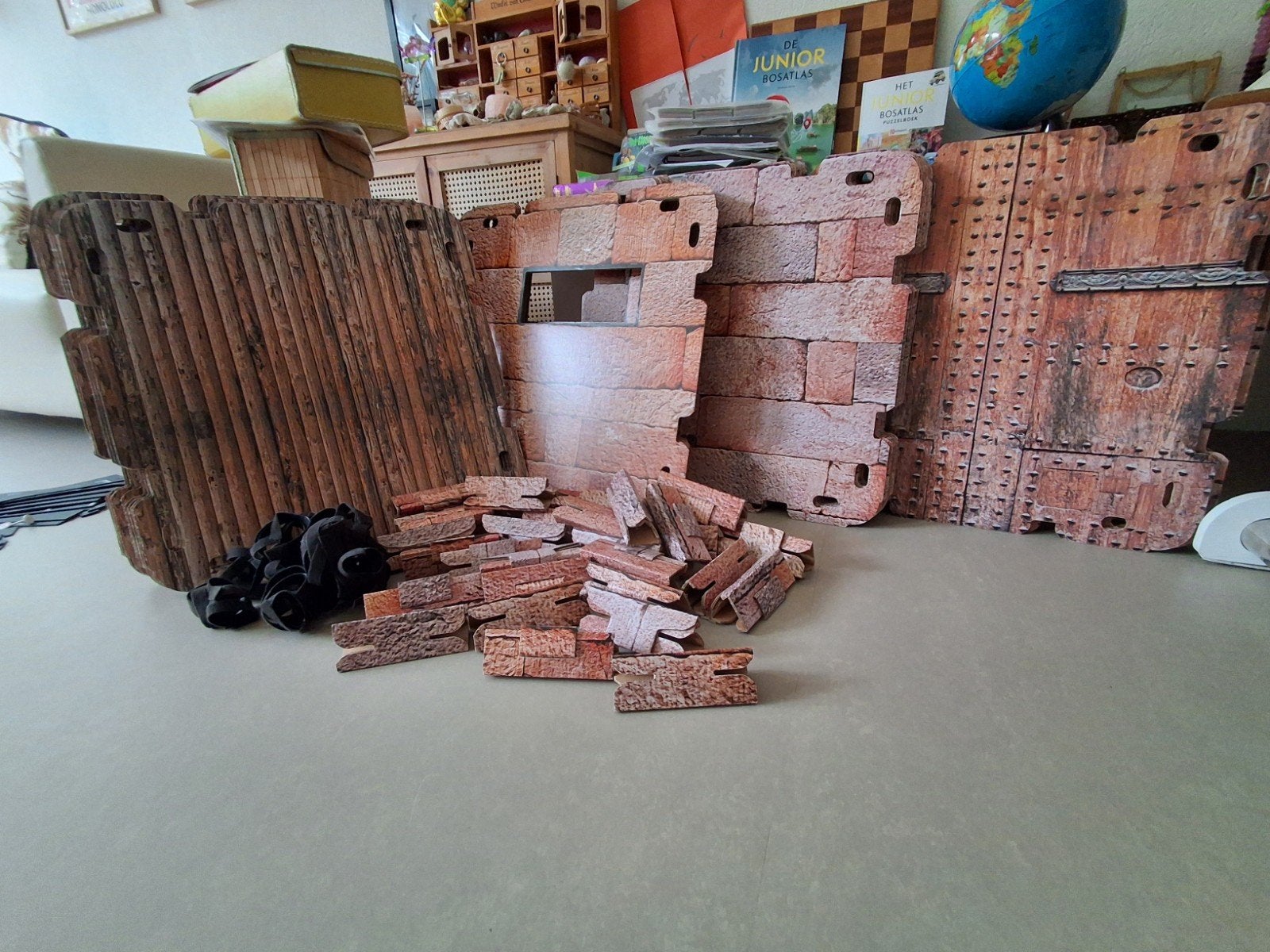 Fantasy Forts 32 platen, kartonnen bouwstenen voor kasteel, Ophalen of Verzenden, Gebruikt, Overige merken