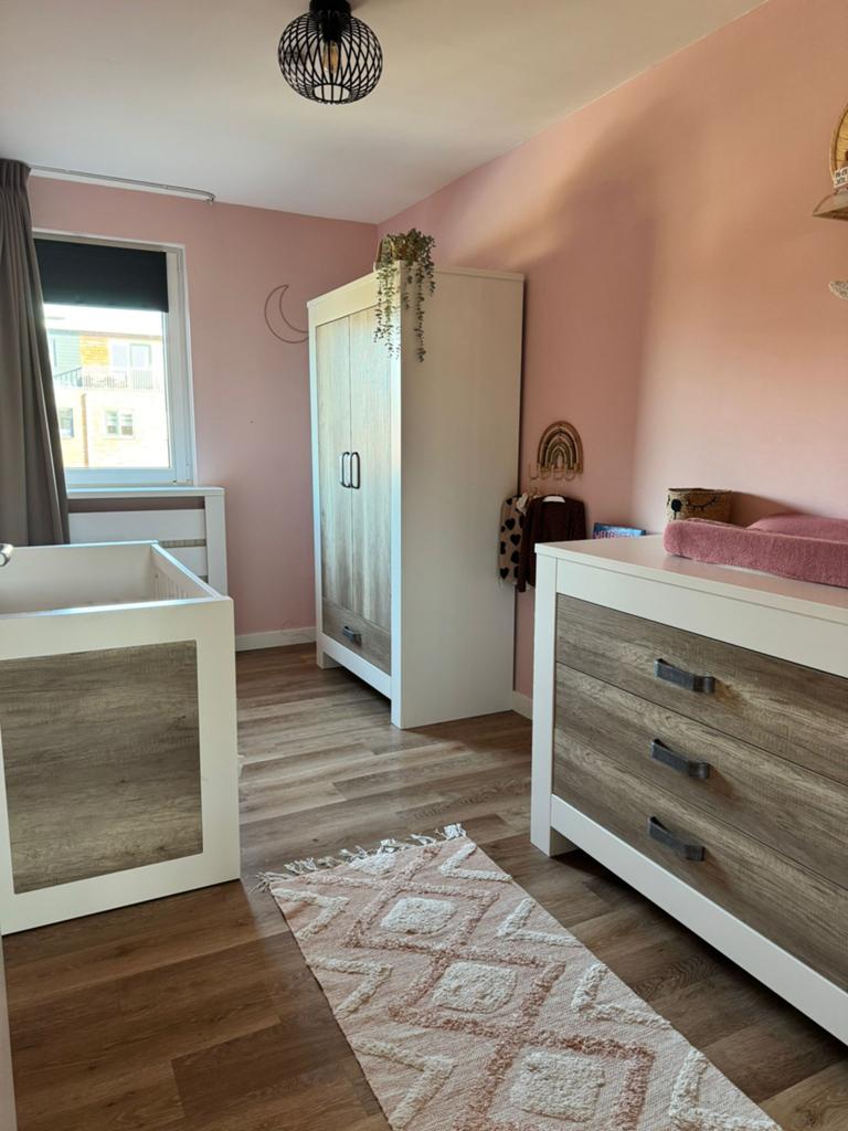 Kidsmill Long Island kinderkamer (ledikant, commode en kast), Ophalen, Zo goed als nieuw, Jongetje of Meisje