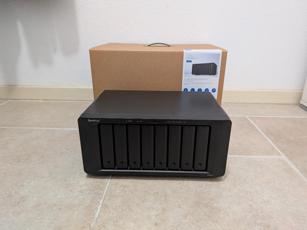 Synology DS1821+ met 64TB ( 8 x 8 TB ), Computers en Software, NAS, Ophalen of Verzenden, Zo goed als nieuw
